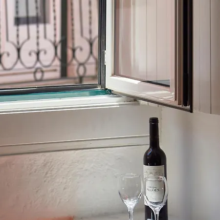 Historic Alfama Delight Апартаменты *