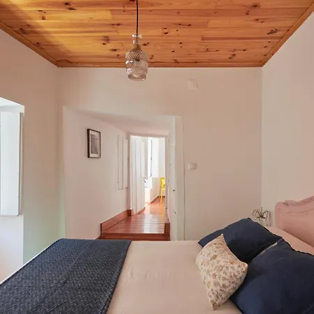 Historic Alfama Delight, By Timecooler リスボン