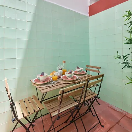 Historic Alfama Delight, By Timecooler アパート