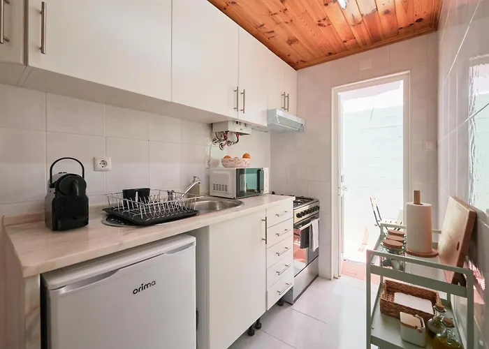 Historic Alfama Delight, By Timecooler Lisboa