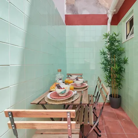 Historic Alfama Delight, By Timecooler Apartman Lisboa